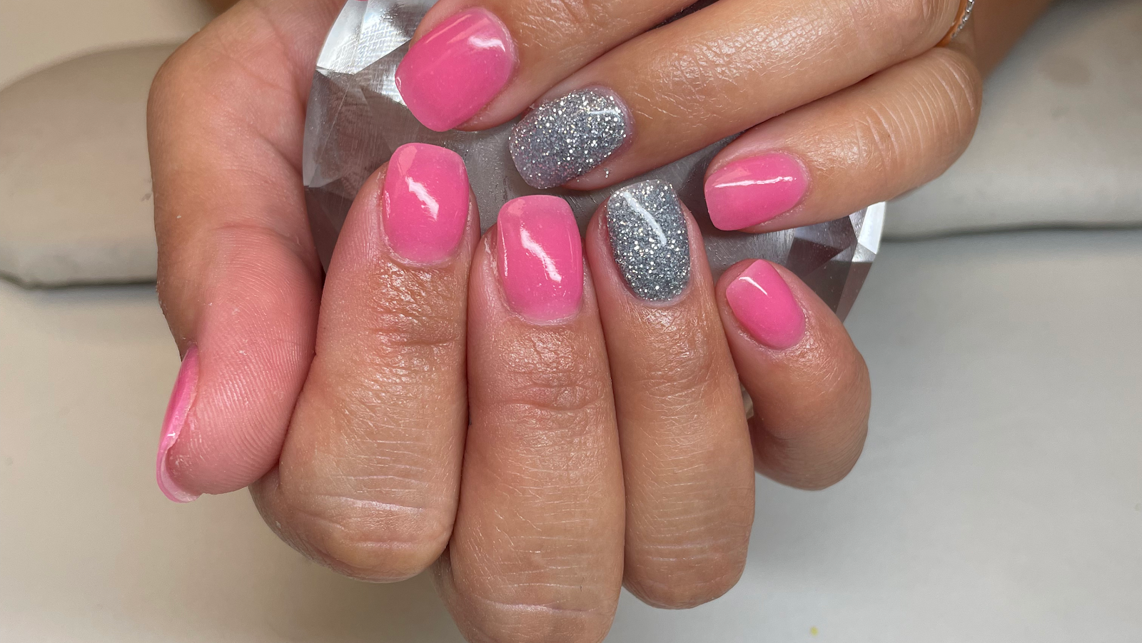 The Nail and Lash Room logo